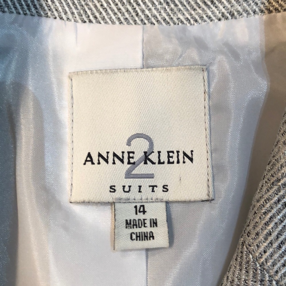 Fully Lined Anne Klein Light Gray Jacket - image 5